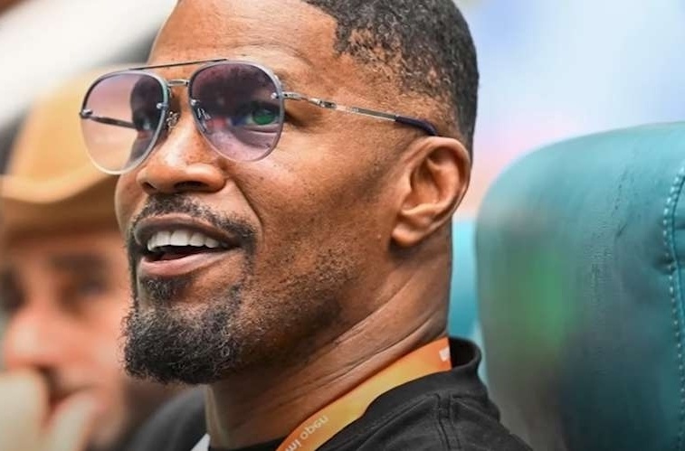 Ενημέρωση για τα έργα: Ο Jamie Foxx σπάει τη σιωπή του μετά από τρεις εβδομάδες παραμονής στο νοσοκομείο