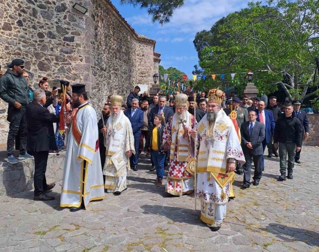 Ετήσια ένδοξη γιορτή: Ο Ταξιάρχης Μανταμάδου προσκύνησε – Πρακτορείο Ειδήσεων Ορθοδοξία