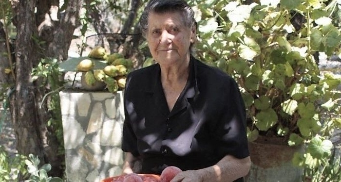 Γνωρίστε την Πελαγία: Η 84χρονη γυναίκα που είναι ο μεγαλύτερος εχθρός των σούπερ μάρκετ με τις απίστευτες ικανότητές της στον κήπο!