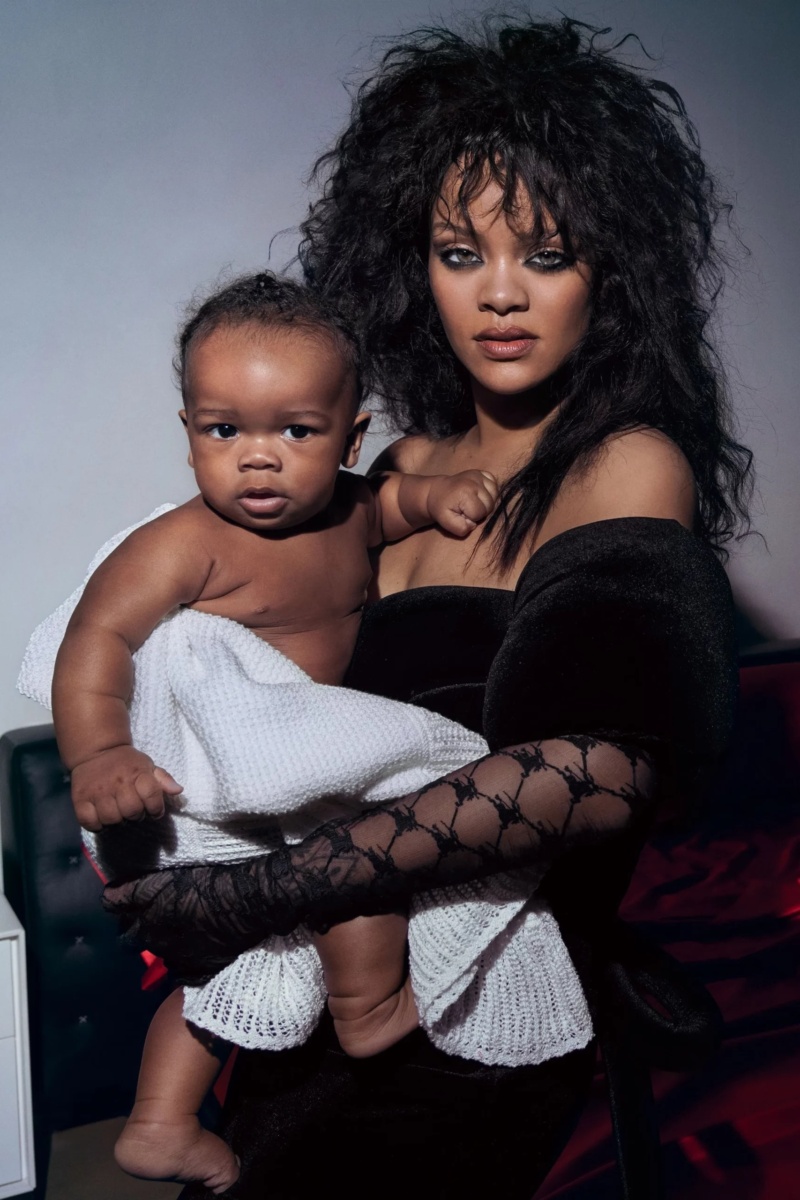 Η αποκλειστική φωτογράφιση της Rihanna στη Vogue: Παρουσιάζοντας τον γιο της και υπερασπιζόμενη την ιδιωτική ζωή