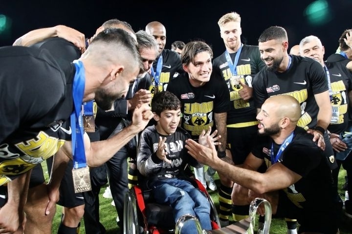 Η ελπίδα αναζωπυρώνεται: Εμπνευσμένη φωτογραφία από τον τελικό Κυπέλλου αναβιώνει το ελληνικό ποδόσφαιρο