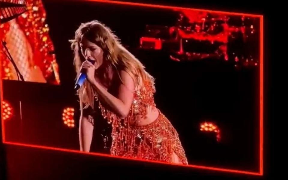 Η ηρωική πράξη της Taylor Swift: Υπερασπίζοντας τους οπαδούς στη μέση της συναυλίας>