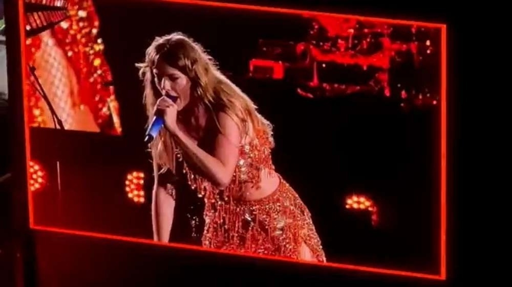 Η ηρωική πράξη της Taylor Swift: Υπερασπίζοντας τους οπαδούς στη μέση της συναυλίας