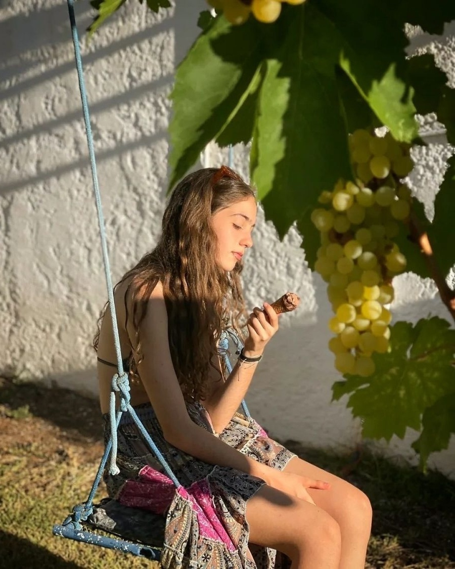 Η κόρη του διάσημου ζευγαριού Λυδία Παπαγιάννη γιορτάζει τα 14α γενέθλιά της με χαρά και αγάπη που μοιράζεται στα μέσα κοινωνικής δικτύωσης