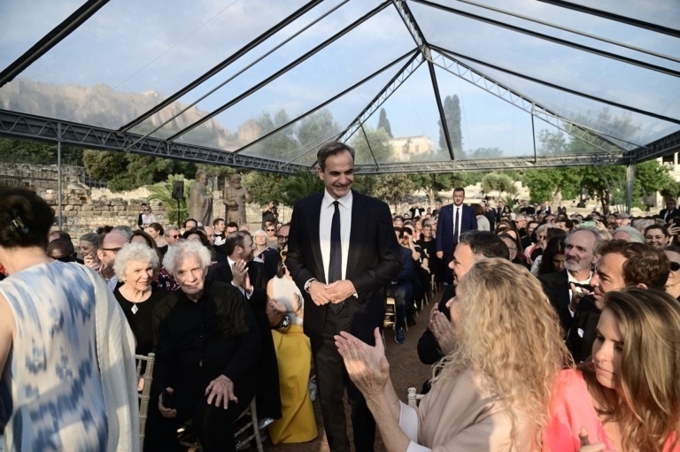 Η Μαρέβα Γκραμπόφσκι-Μητσοτάκη λάμπει στην τελετή απονομής του Διεθνούς Βραβείου Αρχιτεκτονικής Pritzker