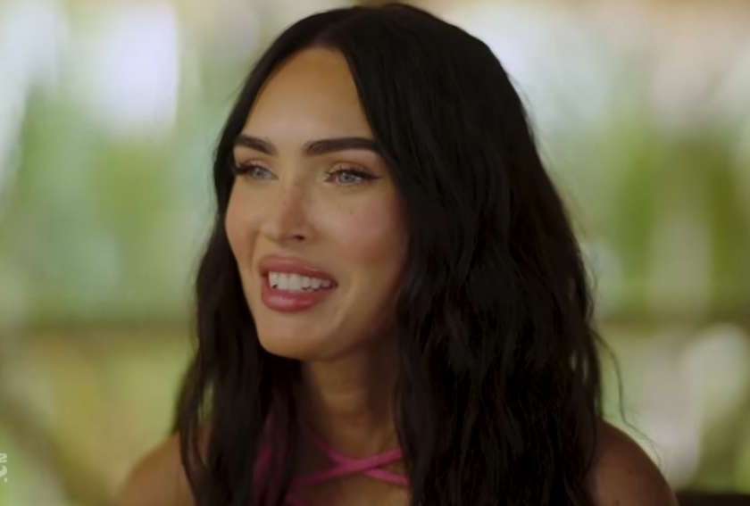 Η Megan Fox ανοίγει για τη σωματική δυσμορφία και την αύρα του ουράνιου τόξου