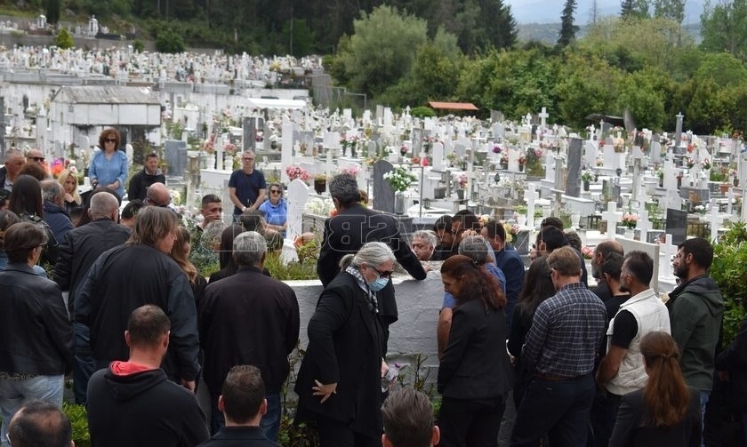 Η σπαρακτική κατάρρευση του θλιμμένου πατέρα: Τραγωδία ο θάνατος βρέφους 5,5 μηνών σε αυτοκίνητο