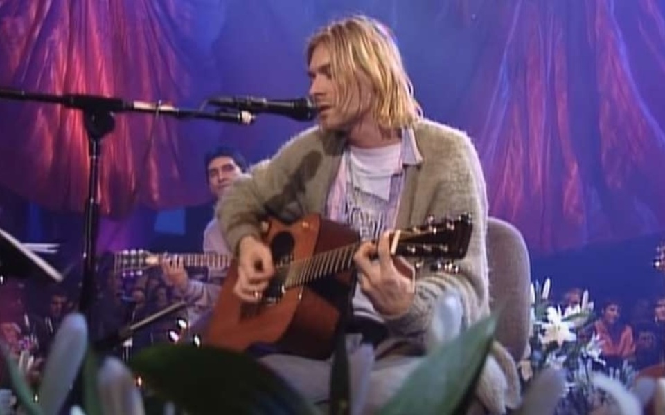 Η σπασμένη κιθάρα του Kurt Cobain: Πουλήθηκε για $595.900 – Δημοπρασία αναμνηστικών Nirvana | Julien’s Auctions>