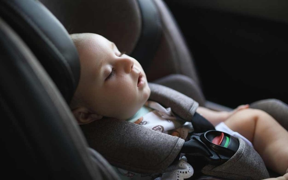 Κατανόηση του ξεχασμένου μωρουδιακού συνδρόμου: Πώς ένας γονέας μπορεί να ξεχάσει ένα παιδί στο αυτοκίνητο>