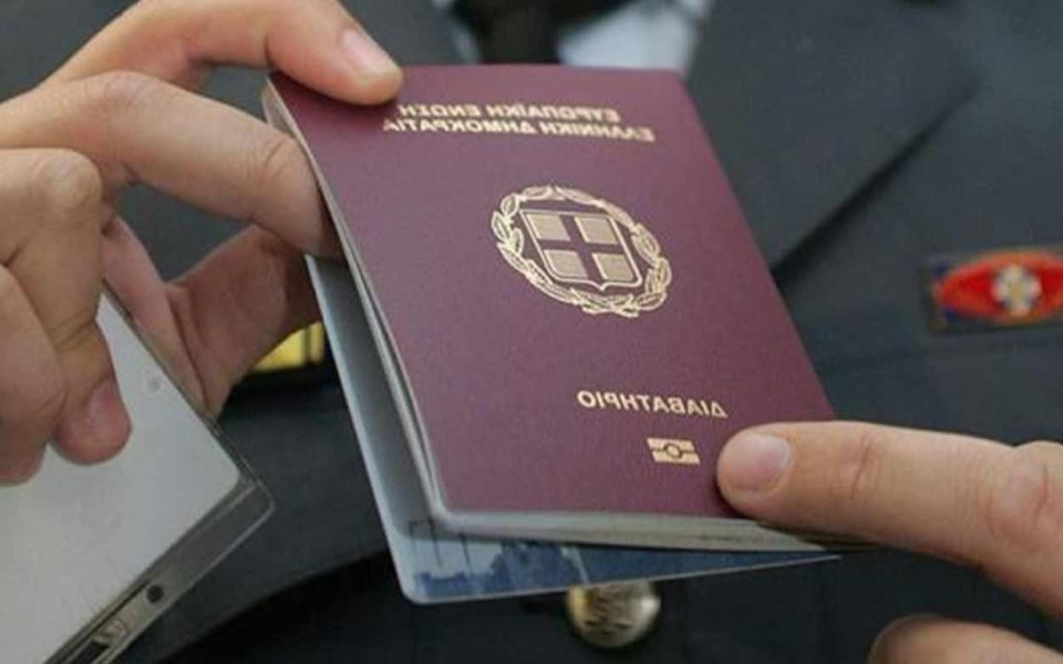 Κλοπή διαβατηρίου: Λήστεψαν αυτοκίνητο των ΕΛΤΑ με διαβατήρια πολιτών | Συναγερμός Ελληνικής Αστυνομίας>