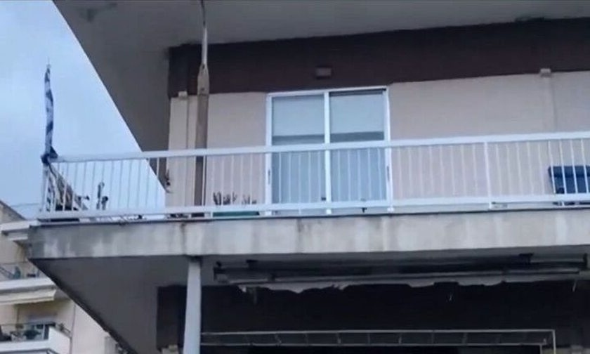 Μοναδική όραση: Στήλη φωτισμού ενσωματωμένη σε μπαλκόνι | Ξάνθη, Ελλάδα
