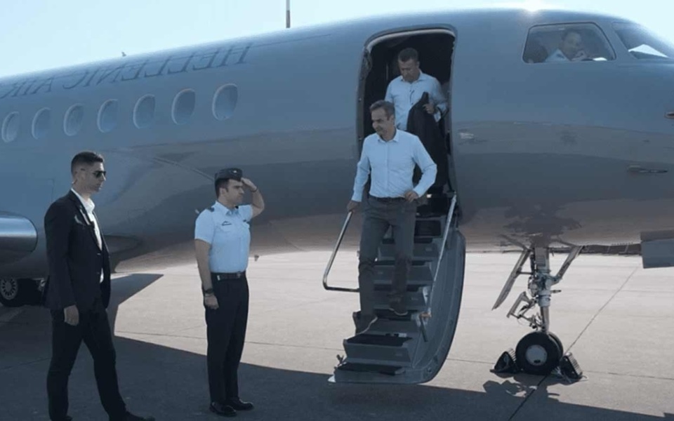 Κυριάκος Μητσοτάκης: Έχει μετατρέψει το πρωθυπουργικό αεροπλάνο σε «ταξί»>
