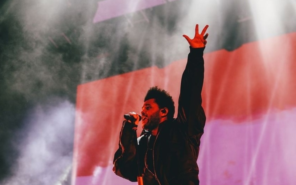 Ο The Weeknd ανακοινώνει την απόσυρση του σκηνικού του ονόματος>