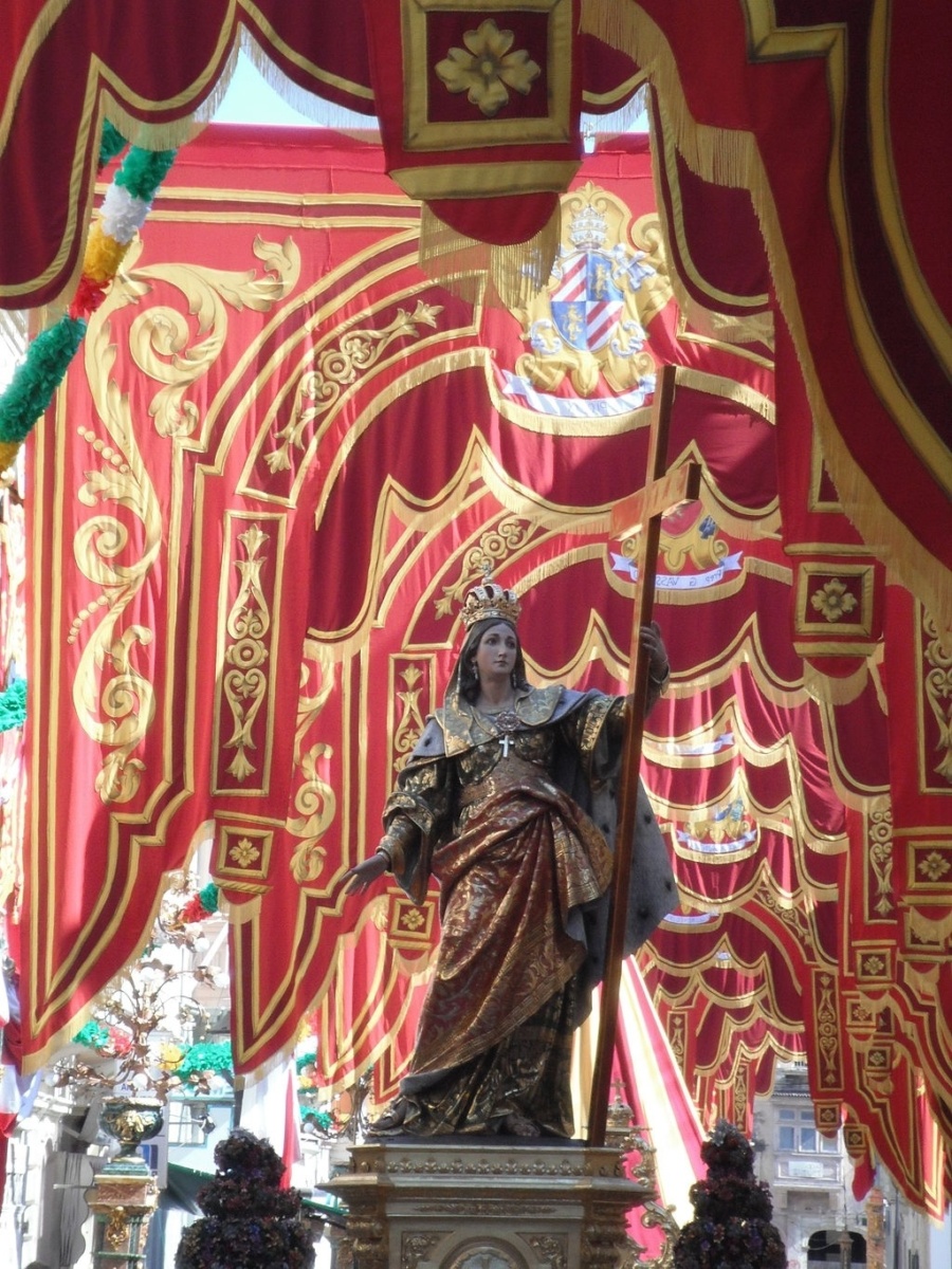 Οι Άγιοι Κωνσταντίνος και Ελένη: Αποκαλύπτοντας την Ιερή Ιστορία
