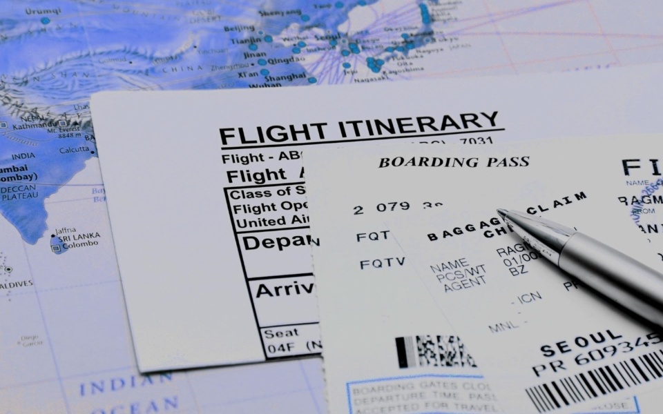 Οι τιμές των αεροπορικών εισιτηρίων εκτοξεύονται: Ανάκαμψη της ταξιδιωτικής ζήτησης και αύξηση των κερδών>