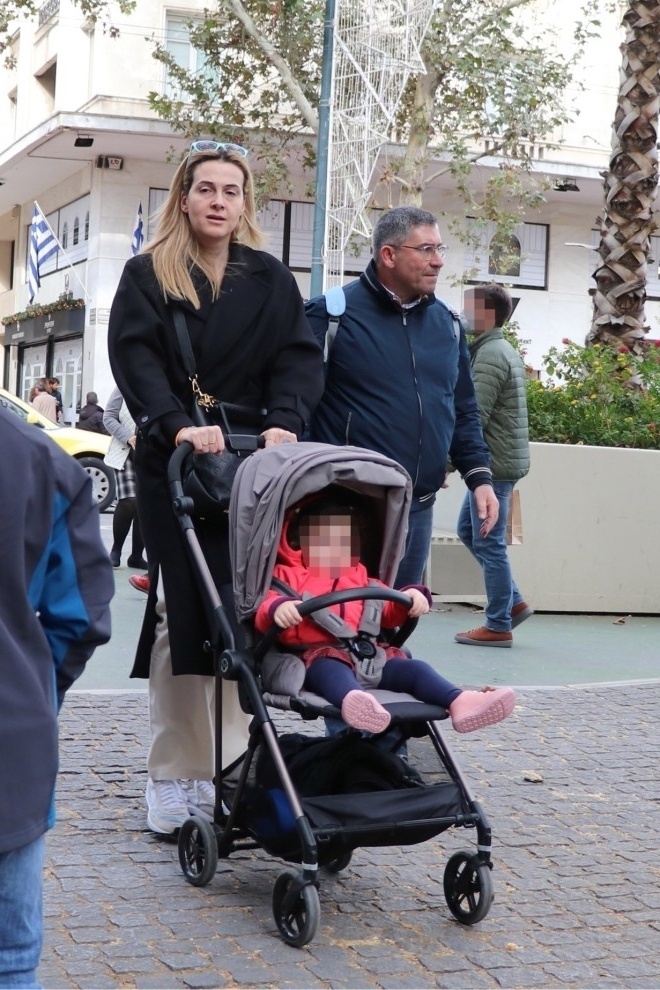 Οικογενειακή εκδρομή στην Αθήνα: Ο Άκης Παυλόπουλος και η Ελένη Φωτοπούλου