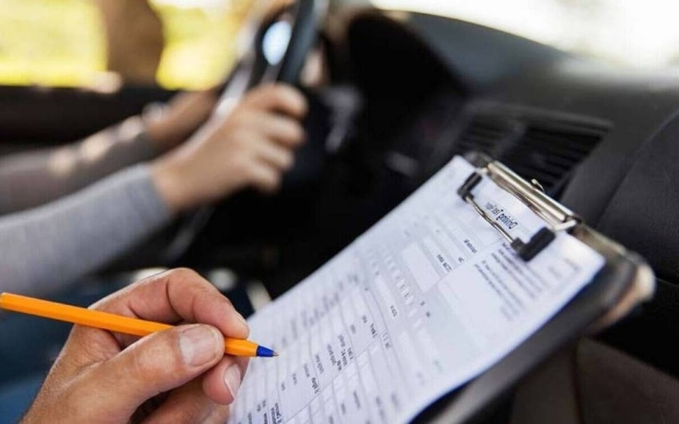 Ανανέωση άδειας οδήγησης: Ποιος, πότε και πώς – Ληγμένες χάρτινες άδειες, βήματα διαδικασίας και ανάκληση αδειών>