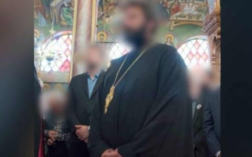 Σοκαριστική απάτη που αποκαλύφθηκε: Έλληνας επιχειρηματίας που έγινε ιερέας>