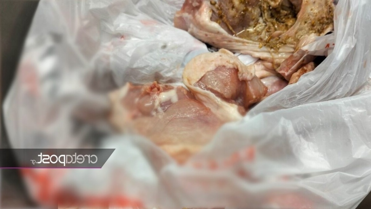 Σοκαριστικό περιστατικό προκαλεί προβληματισμό για το Vegan: Γυναίκα πούλησε κοτόπουλο γεμάτο σκουλήκια στο Ηράκλειο της Κρήτης