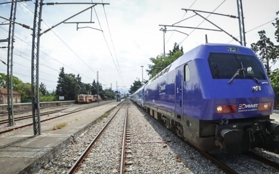Σοβαρή καταγγελία: Οι αμαξοστοιχίες περιορίζονται σε μία γραμμή για 130 χιλιόμετρα – Έλλειψη κλειδιού>