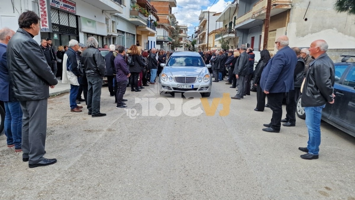 Σπαρακτικός αποχαιρετισμός: Θρηνώντας την τραγική απώλεια της Ελπίδας και ψάλλοντας το «Χριστός Ανέστη»