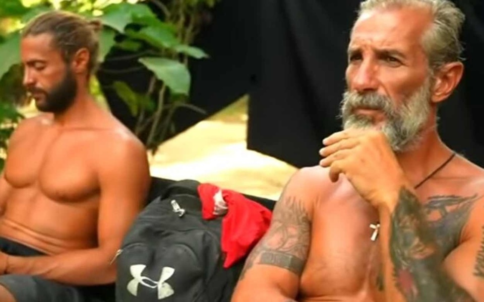 Survivor: Ο Τάκης Καραγκούνιας αποκαλύπτει την αλήθεια για τις κλωτσιές και τα «φιλιά» με τον Νίκο Μπάρτζη | Survivor All Star Update>