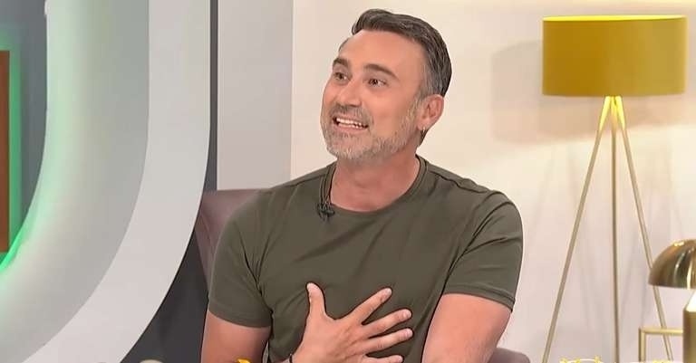 Συναισθηματική στιγμή: Ο Γιώργος Καπουτζίδης συγκινήθηκε στον αέρα, συζητώντας για τη Eurovision 2023 με τη Μαρία Κοζάκου και την Τζένη Μελιτά