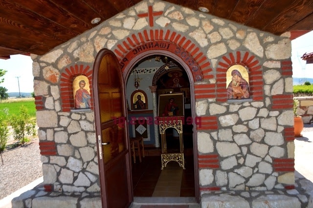 Θήβα: Χτίζοντας ένα όμορφο παρεκκλήσι για τον Άγιο Ιωάννη τον Ρώσο   Μια ιστορία αφοσίωσης και έμπνευσης