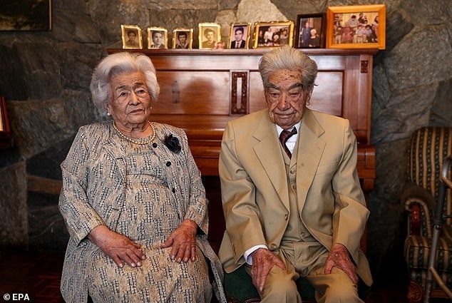 Το παλαιότερο ζευγάρι που ζει: Heartwarming Love Story of Husband 110 & Wife 104