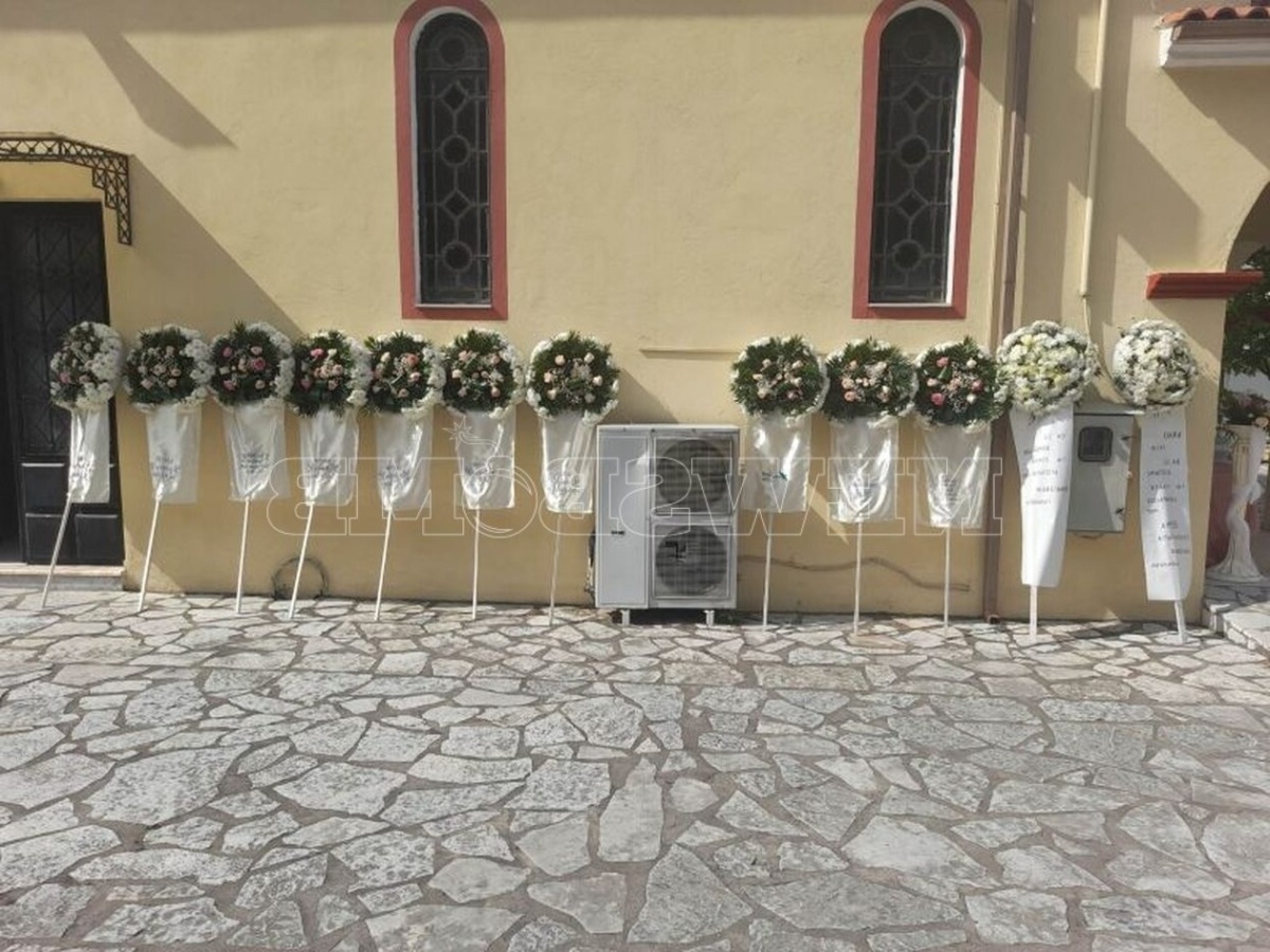 Τραγωδία στην Άρτα: Σπαρακτική κηδεία βρέφους με γλυκά και μπομπονιέρες – Αξέχαστη ιστορία του καταστροφικού λάθους του πατέρα