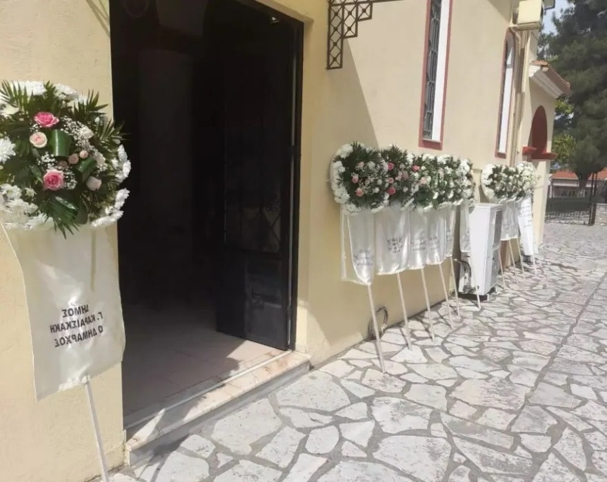 Τραγική κηδεία στην Άρτα: Θρήνος για την απώλεια ενός άτυχου βρέφους