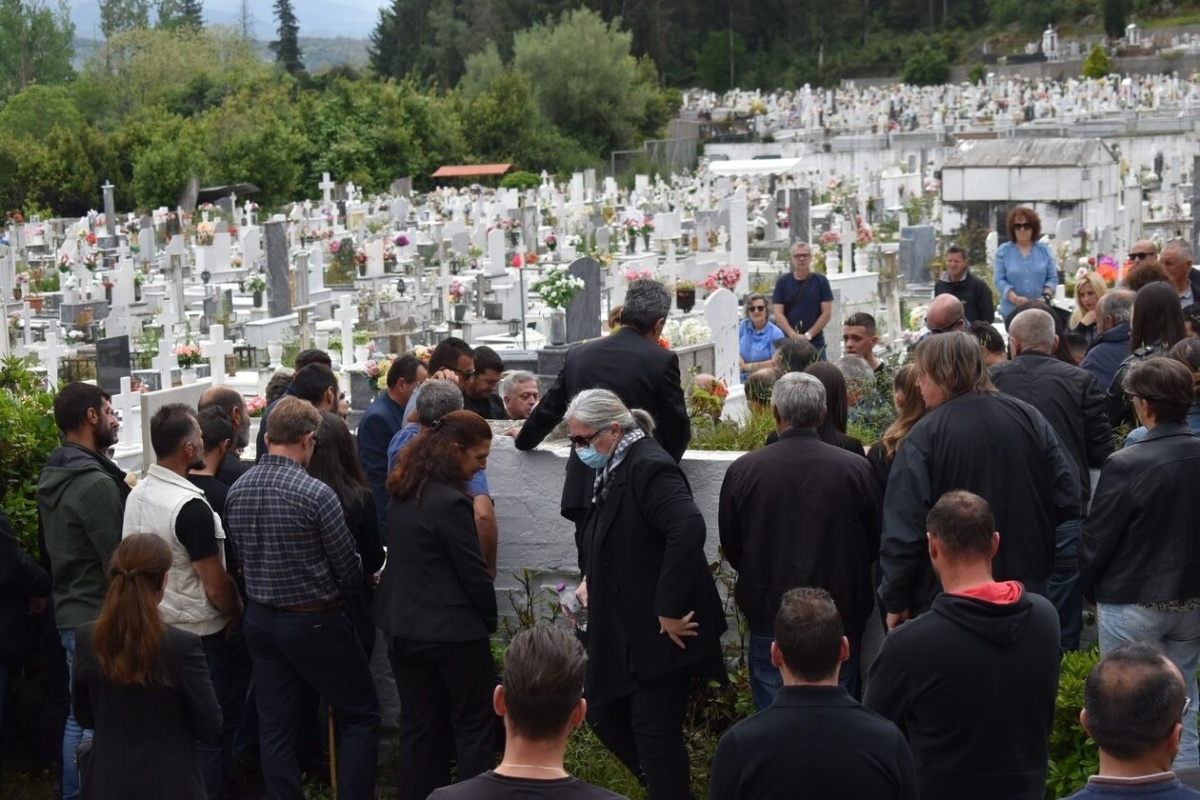 Τραγικός αποχαιρετισμός: Θρήνος στην κηδεία βρέφους 5,5 μηνών στην Άρτα   Ανείπωτη θλίψη και ανεκπλήρωτο βάπτισμα