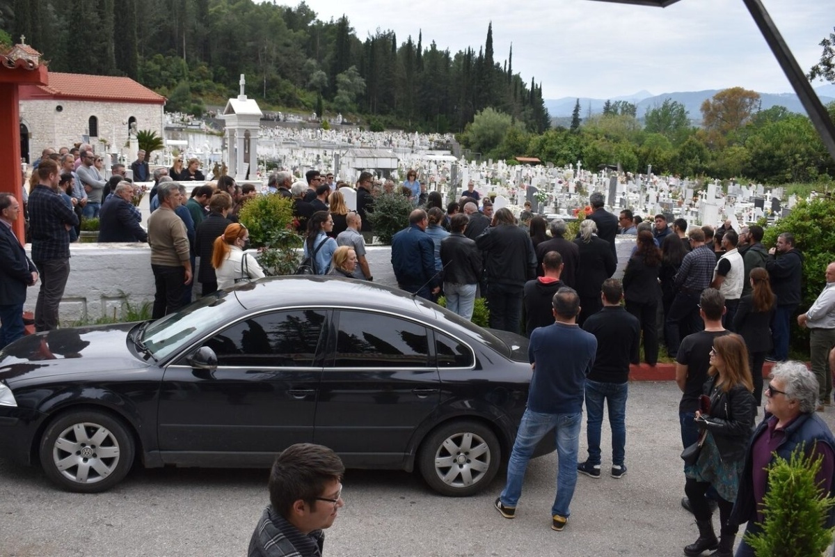 Τραγικός αποχαιρετισμός: Θρήνος στην κηδεία βρέφους 5,5 μηνών στην Άρτα   Ανείπωτη θλίψη και ανεκπλήρωτο βάπτισμα