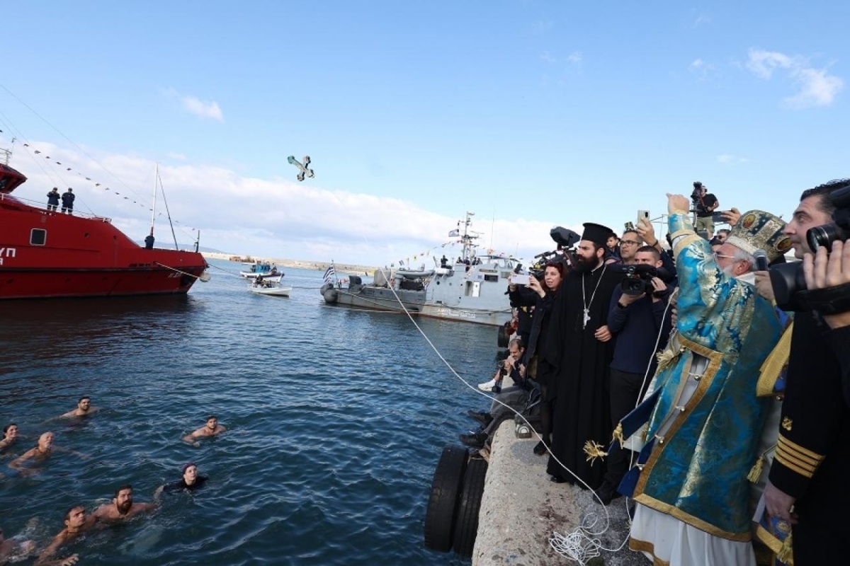 Υπέροχα Θεοφάνια στο Ηράκλειο: Κατάδυση για τον Σταυρό και εορτασμός των Θεοφανείων