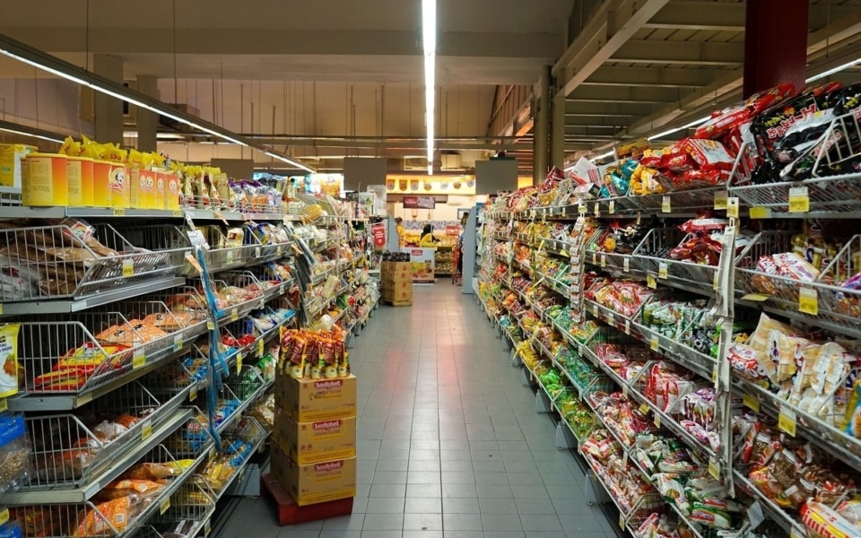 Υποχρεωτικές γνωστοποιήσεις τιμών από τις 15 Μαΐου: Νέο κυβερνητικό σχέδιο για τη ρύθμιση των προσφορών των σούπερ μάρκετ>