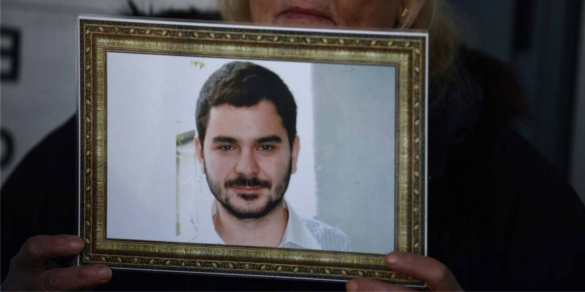 Ζητά να αποδοθεί δικαιοσύνη: Η μητέρα του δολοφονημένου Μάριου Παπαγεωργίου μιλάει μετά τις συλλήψεις