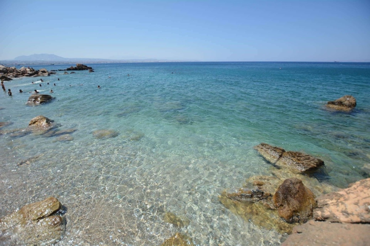 Αγκαλιάστε την εμπιστοσύνη στην παραλία: Απελευθερωθείτε από την κρίση του σώματος