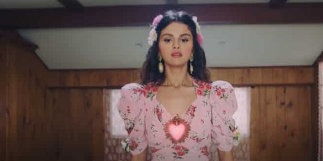 Η Selena Gomez επιστρέφει: Νέα μουσική, ταξίδι στο Παρίσι και συναρπαστικά έργα