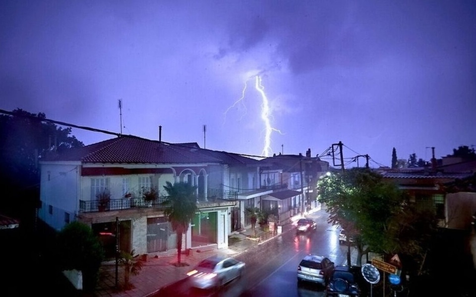 Απίστευτη πρόγνωση καιρού: Κύματα καύσωνα, καταιγίδες & κλιματική αλλαγή>