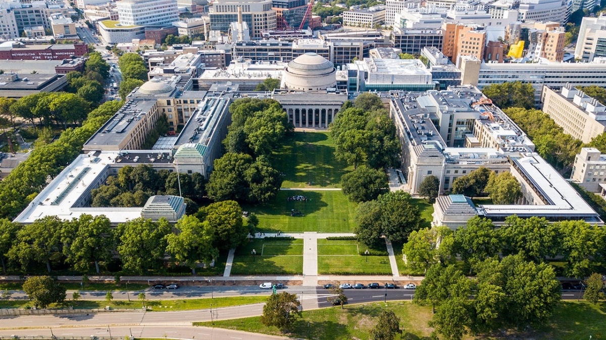 Από τις εξετάσεις στο MIT: Το εμπνευσμένο ταξίδι του Στάθη Ηλιάκη