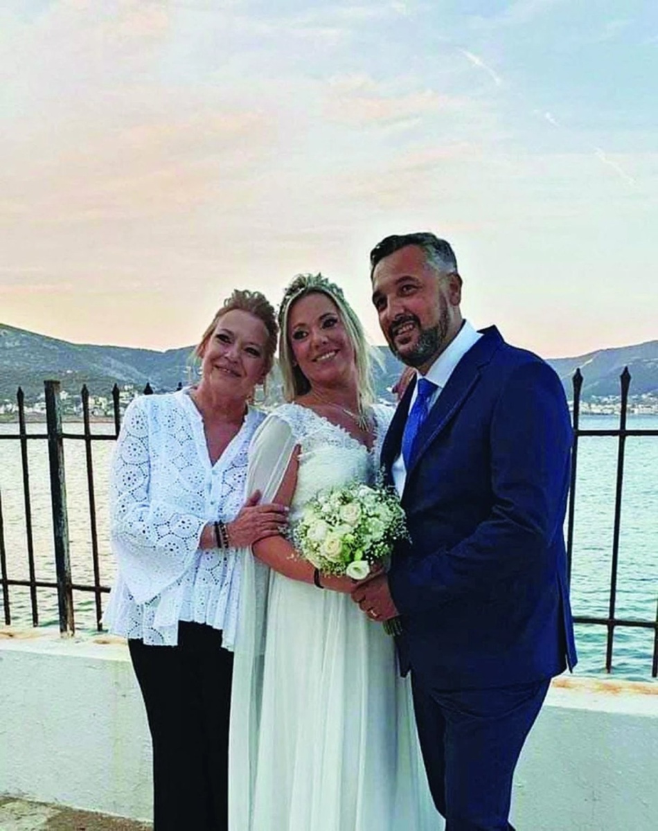 «Δημήτρης Κοντολάζος: Ο απών πατέρας στο γάμο της κόρης του | Espresso»
