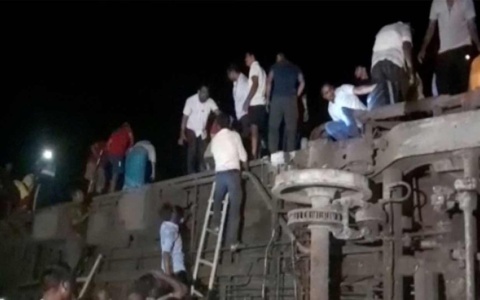 Εκτροχιασμός τρένου στην Ινδία: Πάνω από 50 νεκροί σε τραγικό περιστατικό>