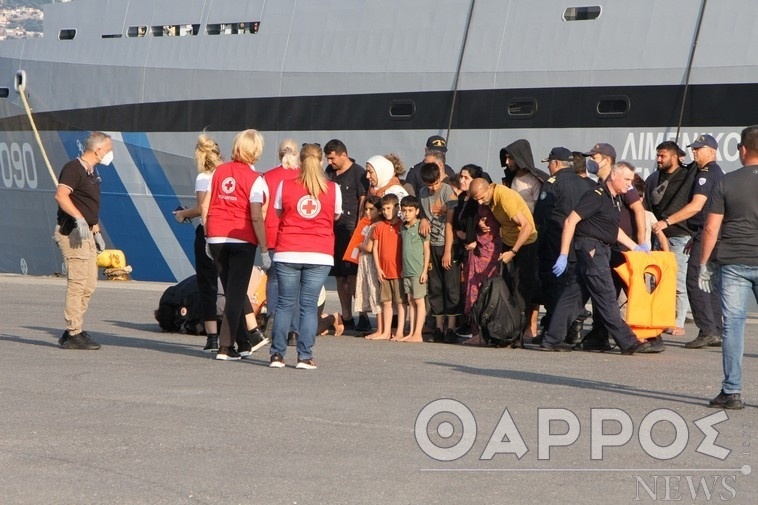 Επιχείρηση διάσωσης: 63 μετανάστες σώθηκαν από ιστιοφόρο χωρίς πηδάλιο στο Ιόνιο Πέλαγος