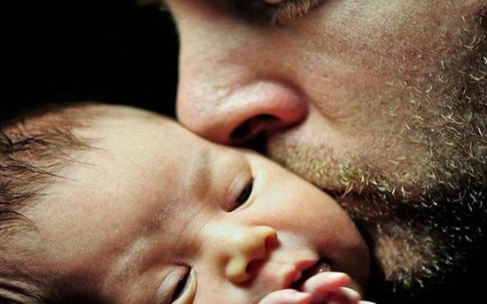 Η αξέχαστη αγάπη ενός πατέρα: Αγαπημένες αναμνήσεις και ειλικρινείς στιγμές [Superdad]>