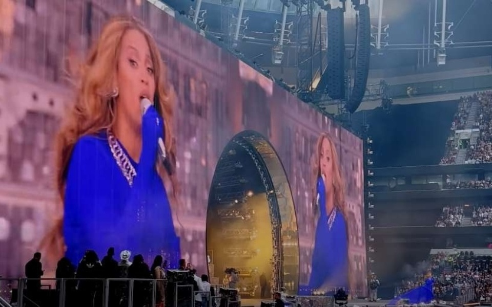 Η Beyoncé τιμά την Tina Turner: Ζωντανή εκτέλεση του «River Deep, Mountain High»>