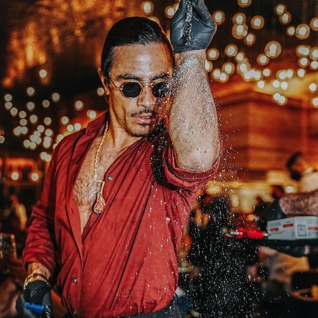 Η παρακμή του Salt Bae: Δύσκολοι καιροί για τον διάσημο Τούρκο σεφ στη Μύκονο