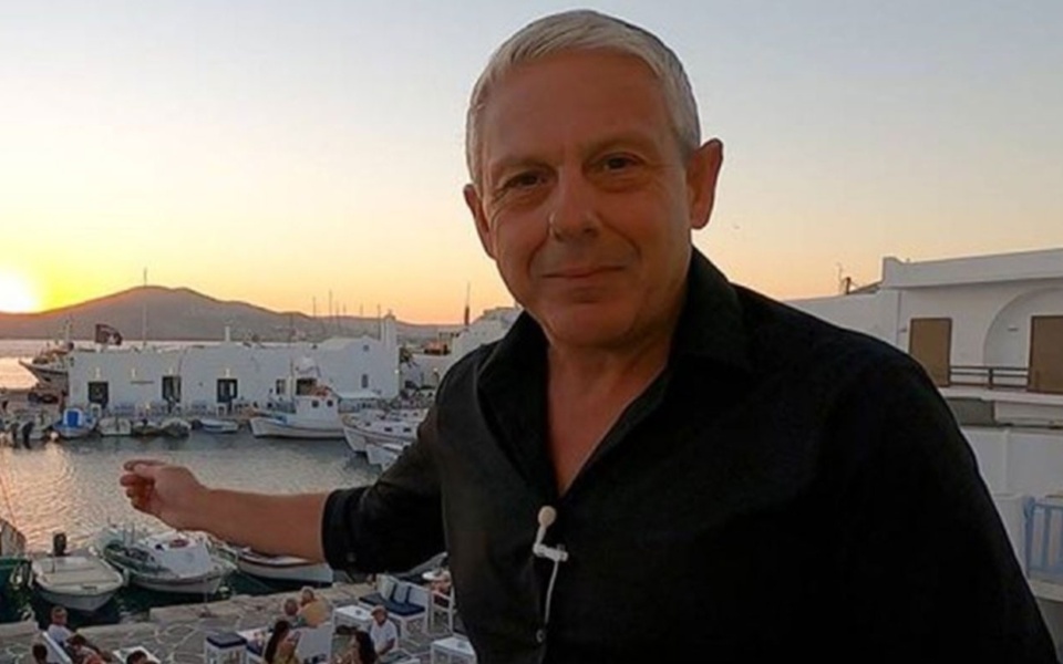 Η πτώση του τουρισμού: Ο Τάσος Δούσης αποκαλύπτει την εκμετάλλευση της αποθήκης | 400 Euro Rentals>