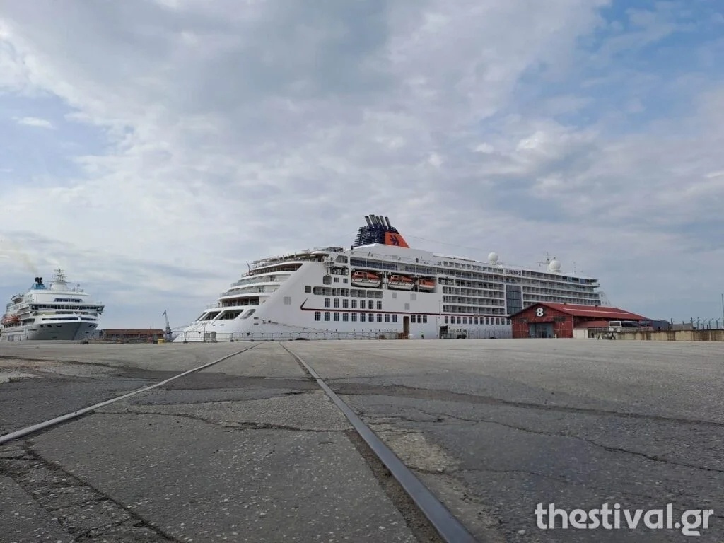 Η Θεσσαλονίκη καλωσορίζει τους τουρίστες κρουαζιερόπλοιων: Ζεϊμπέκικο, συρτάκι και κουλούρια δημιουργούν μια αξέχαστη δεξίωση