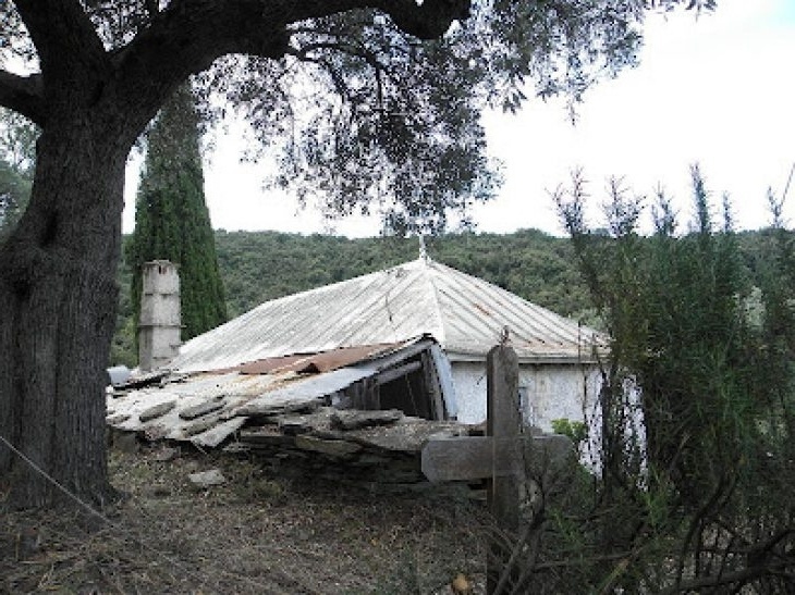 Κύτταρο του Αγίου Παϊσίου: Σπάνιες εσωτερικές φωτογραφίες στον Τίμιο Σταυρό