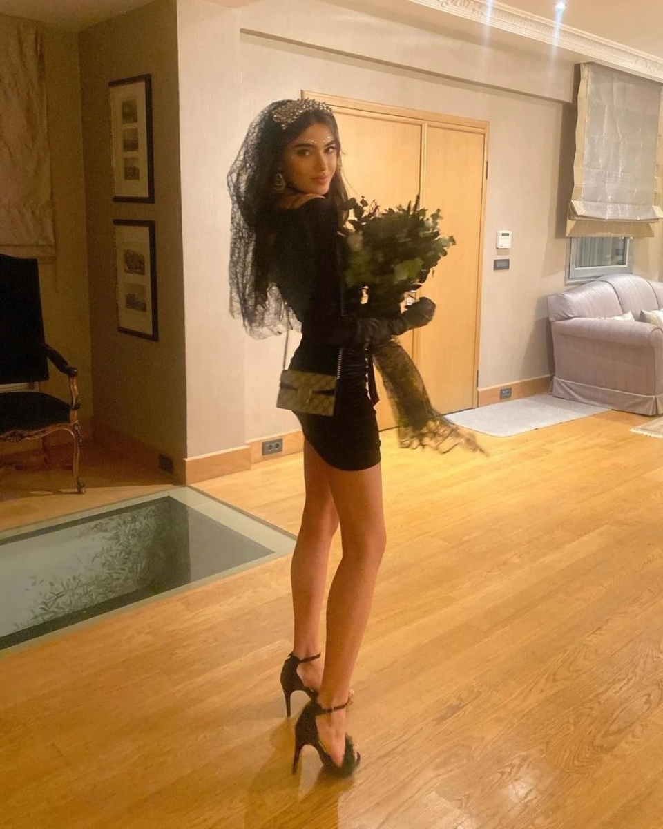 Λυδία Ευαγγελάτου: Η πανέμορφη 19χρονη μελαχρινή που κάνει θραύση στην Ελλάδα